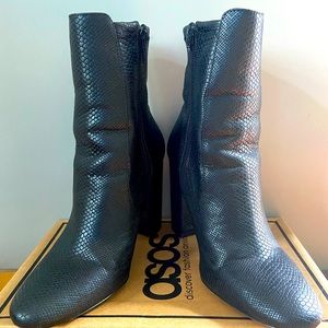 Aldo Aurella Black Snake Print Ankle Boots - Women’s 8